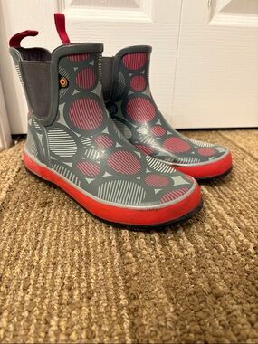 BOGS Kamamda Dot Slip On Ankle Boots Waterproof Size 3 Rain Boots